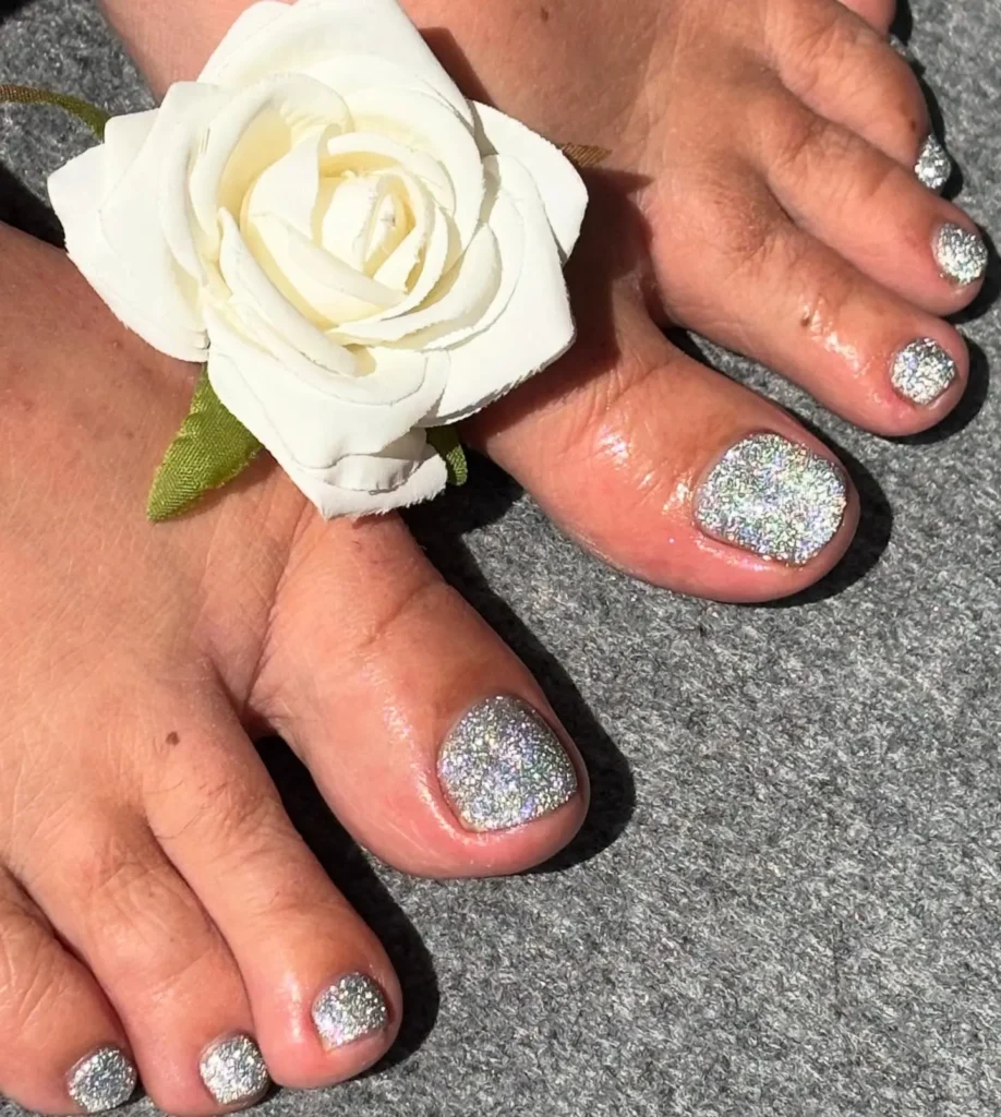 Glitter Accent Toe Nails