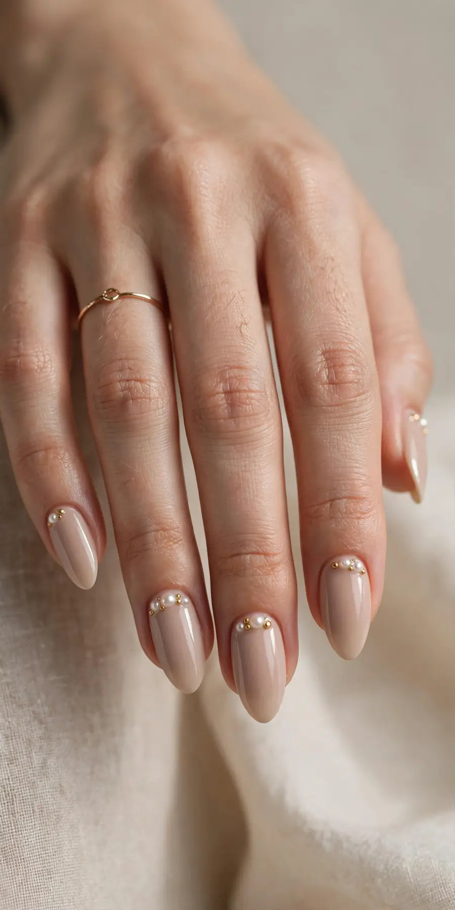 Pearl and gold luxury New Year's Eve nails