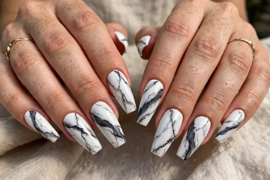 White nails with bold Calacatta marble veins